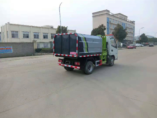 凱馬4方自裝卸式垃圾車(chē)