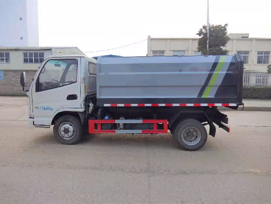 凱馬4方自裝卸式垃圾車(chē)